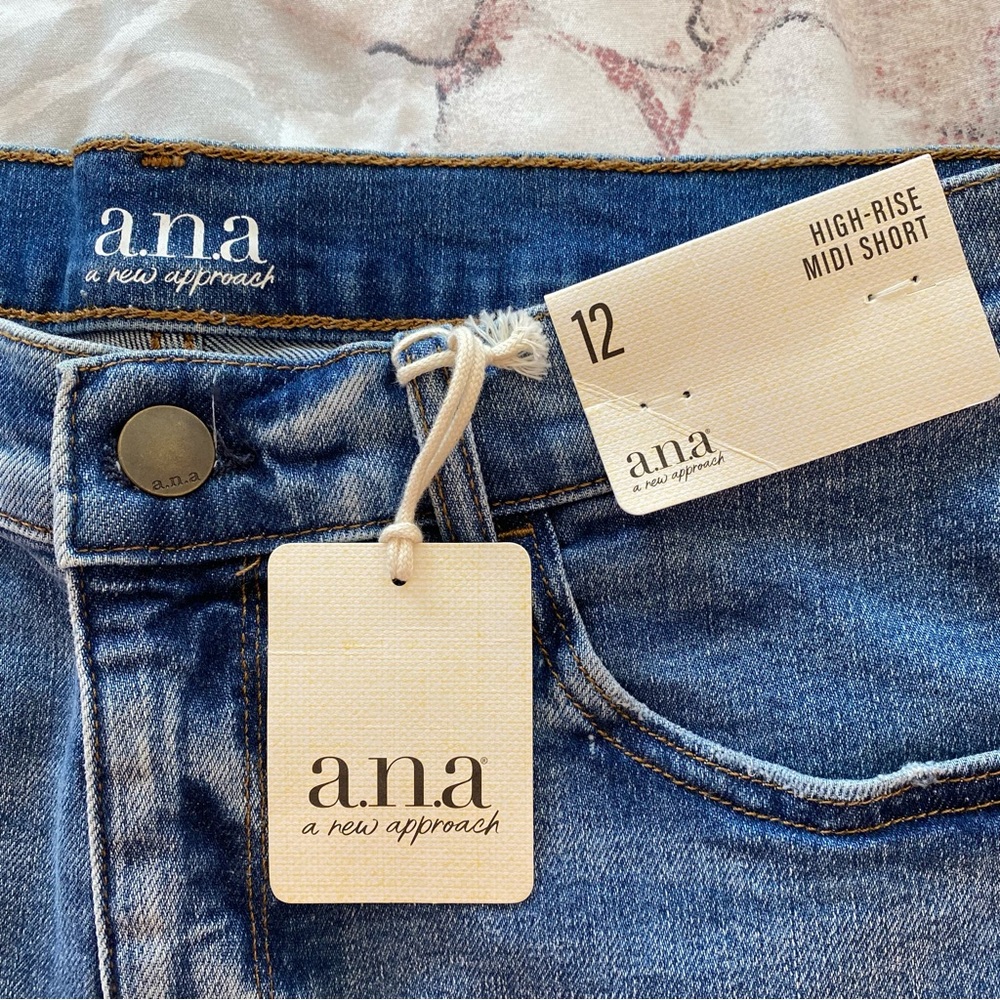 NEW High Rise Midi Denim Shorts women’s size 12 - Picture 6 of 8